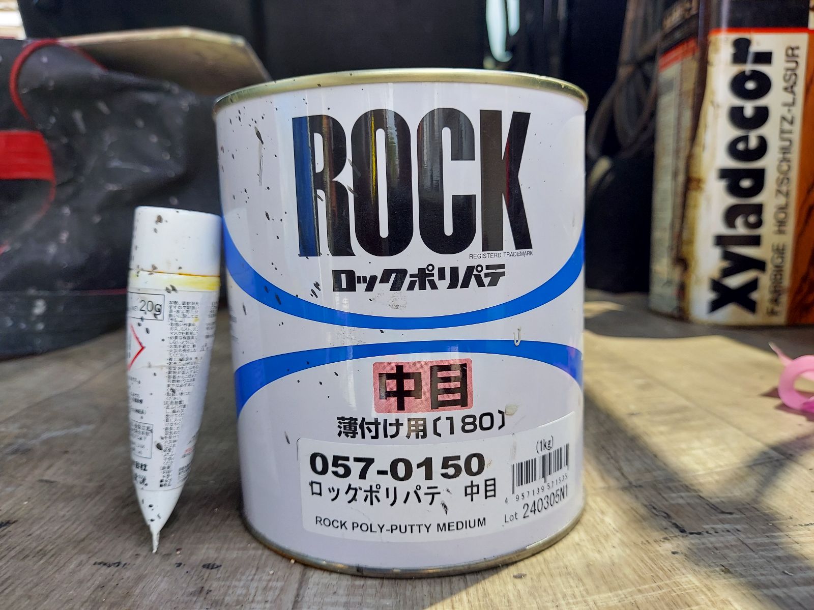 材料・ロックポリパテ